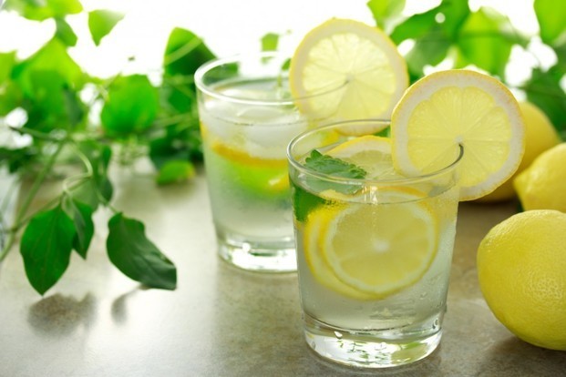 從今天起能和「壓力」＆「疲勞」說再見的十個早上好習慣： 喝檸檬水