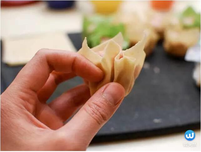 饺子皮的最新吃法,能做苹果派还能做素披萨,太