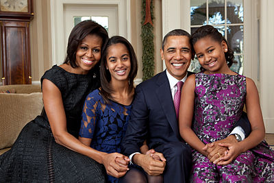 400px-Barack_Obama_family_portrait_2011.
