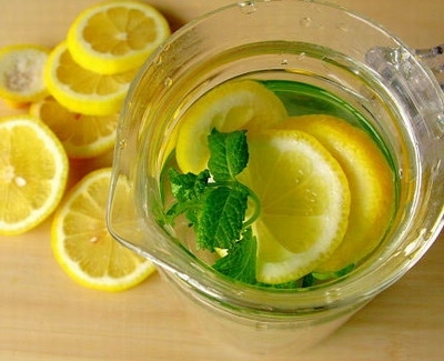 熱檸檬水能釋放一種苦澀抗癌物質，熱檸檬水，救你一輩子！再忙都要看！