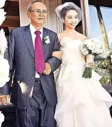 侯佩岑母親一生堪比宮廷戲傳奇，至今未婚