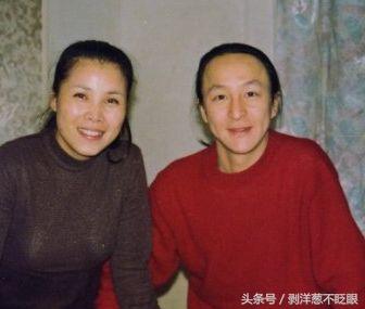 51歲田震，與那英有過「一姐之爭」因患病與老公相守23年無子