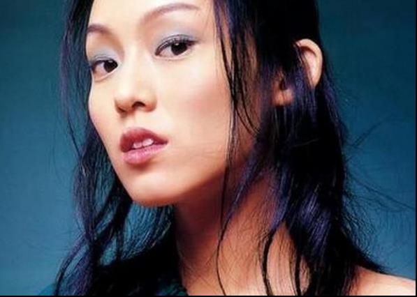 她是臺灣著名歌手，23歲放棄哈佛，24歲卻嫁給同性戀老公，結果卻是這樣……！