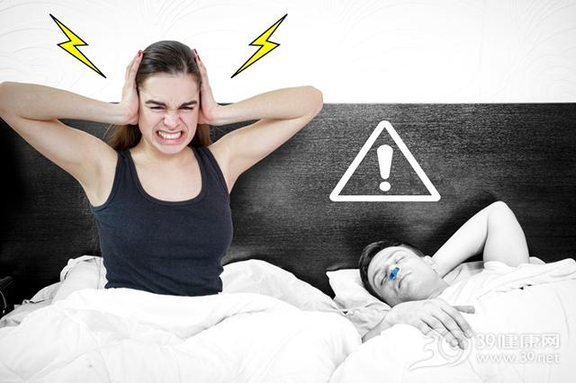 老胃病注意：睡覺的3個小習慣，易引起反酸燒心！
