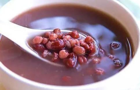 千萬別這么喝紅豆薏米粥，反而濕氣更重！