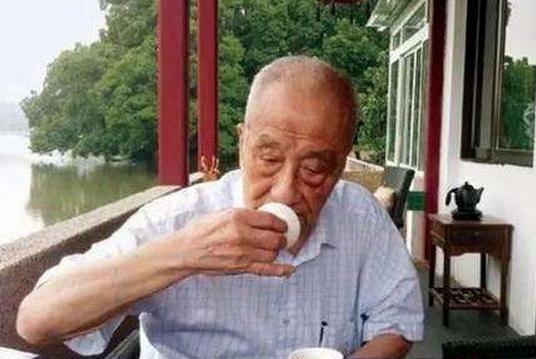 得享茶壽108歲，茶界泰斗傳奇，年近百歲抱得美人歸