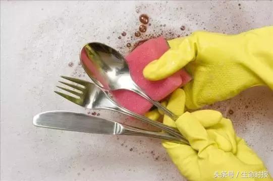 一個洗碗習慣等於培養細菌！原來主婦們一直做錯了