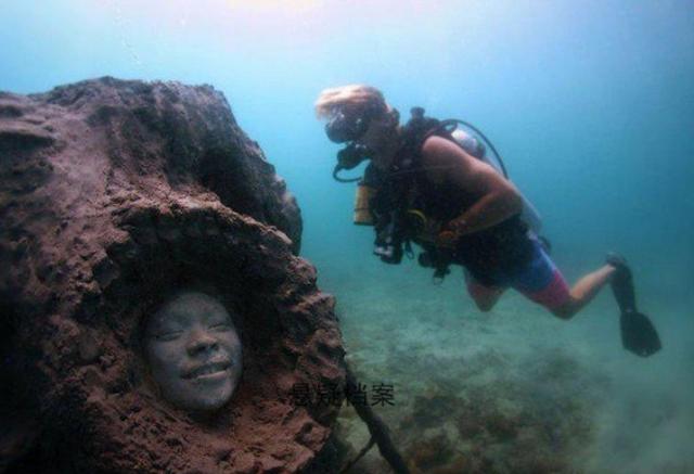 潛水員在海底發現神秘人臉，當場被嚇壞！沒想到真相讓人感慨不已 .....