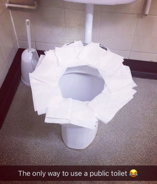 用公共厕所时垫一堆卫生纸在座垫上「其实更脏」!科学