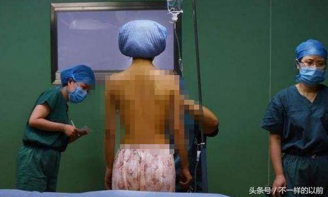 女孩去做隆胸手術，醫生看到女孩胸前的紋身後，嚇得趕緊報警