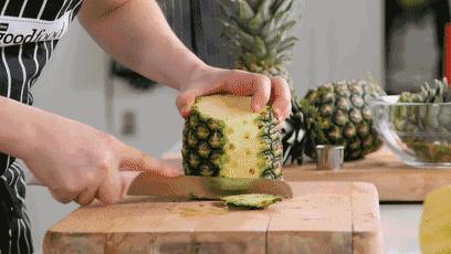 不削皮，不挖眼，一分鐘快速切好一整個菠蘿！真是太省力了！