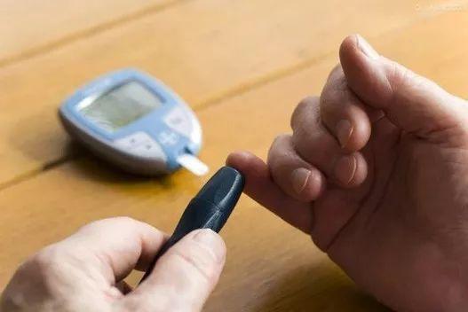 刺激胰島B細胞來降血糖。含有這些成分的中藥具有降血糖作用，你知道嗎？