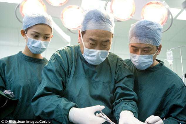 太愛吃豆腐　55歲男子身體裡有420顆結石　醫生取到手都麻了！