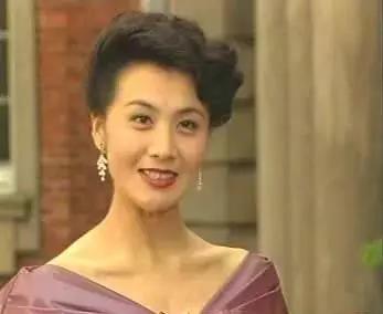 41歲最美女演員患癌去世，撇下2歲兒子，陳道明在她葬禮放聲大哭