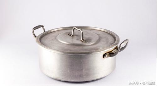鋁鍋有毒？鐵鍋補鐵？炒菜鍋到底該買什麼材質的？