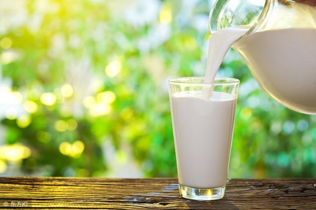 喝牛奶好處多多，但並不是人人適宜，這幾種人不宜多喝