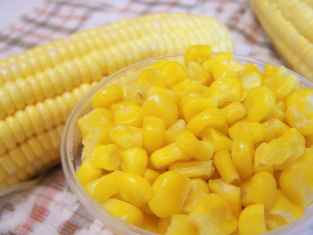 夏天常吃玉米好處多，但醫生卻說：用這2種吃法反而會害了你