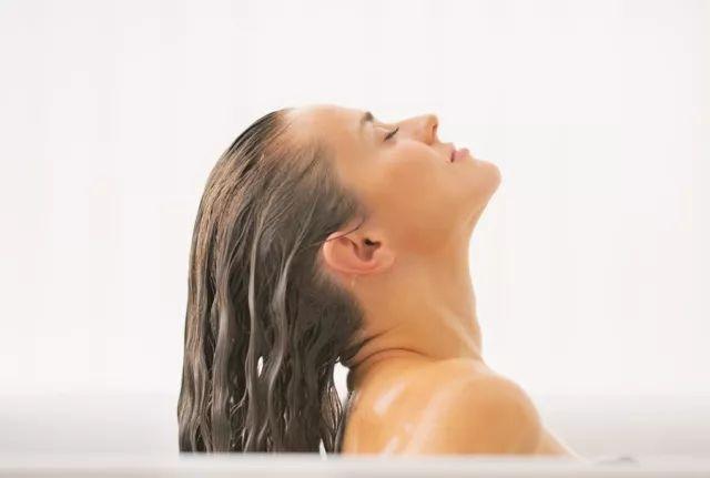 冷水洗頭會導致腦梗？洗發水會癌症？洗發5大禁忌