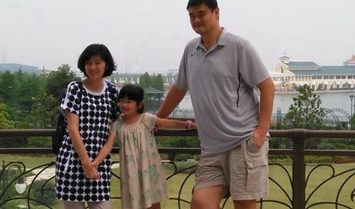 姚明8歲女兒近照，身高已“失控”，女生：活了20年都沒她高！