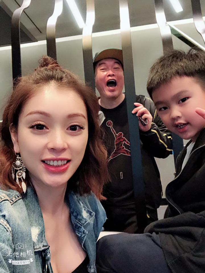 ååè£¡å¯è½æ3 åäººãå¾®ç¬çäººãèªæåç¹å¯«