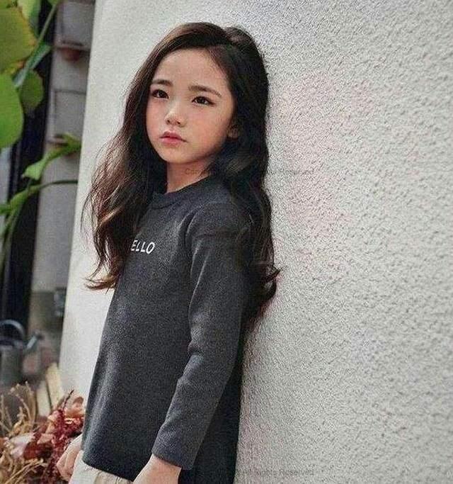韓國6歲女孩被經紀公司選中，看到媽媽的長相後，經紀公司變卦了