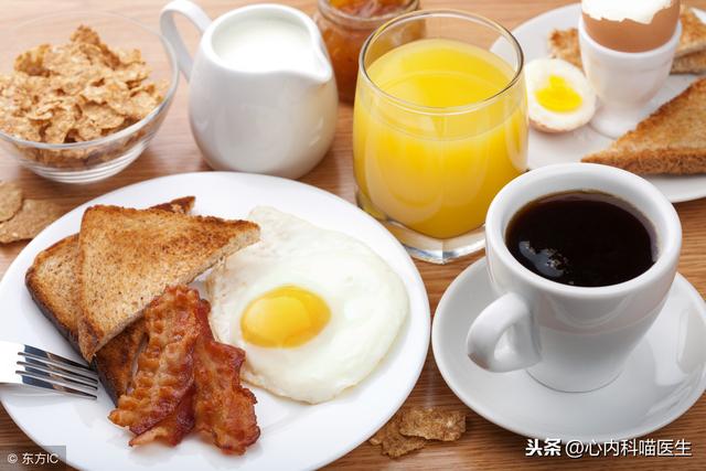 醫生提醒：經常不吃早餐的人，身體會有5個變化，和正常人不同！