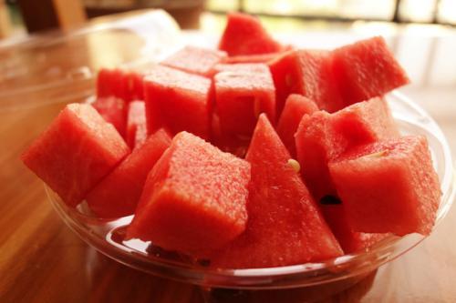 夏季別只會吃西瓜，還有3種營養豐富的水果，補脾胃、促身體發育