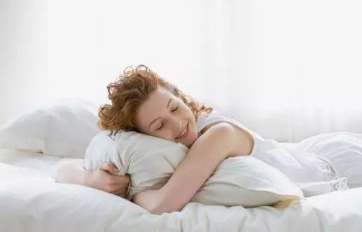 晚上睡覺失眠多夢出汗，晚上睡覺出汗的治療方法！