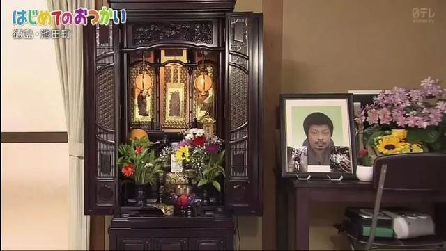 為了祭奠在天堂的爸爸，4歲的哥哥帶著2歲的弟弟坐車去買花，過程讓日本網友淚奔