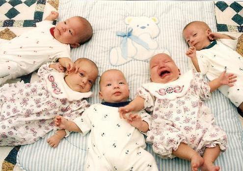 阿嬤給「5胞胎」取名字 大家都笑岔氣了！上戶口時還被工作人員稱有才