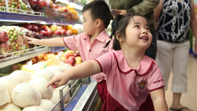 孩子在超市吵鬧要買東西，媽媽耐心的給她說了這句話，孩子馬上乖乖的聽話而且懂得尊敬父母！