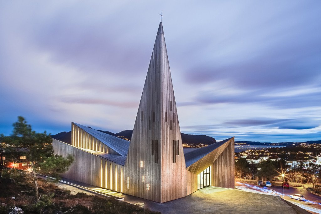 來自挪威的設計"Community Church Knarvik (Knarvik社區教堂) "。<BR><BR>