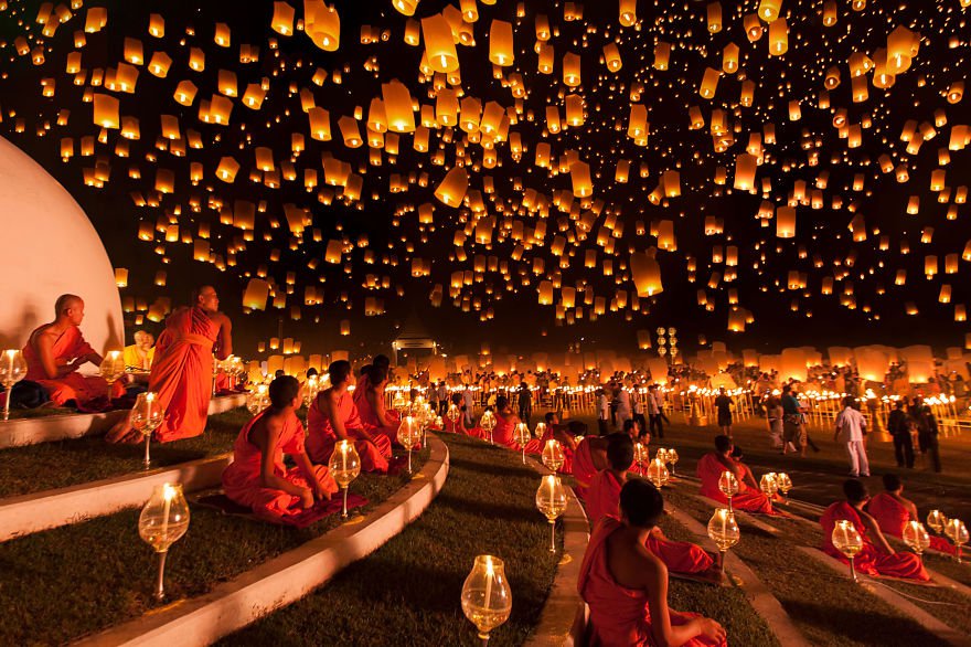 泰國的清邁天燈節 (Yi Peng Lantern Festival)。<BR><BR>