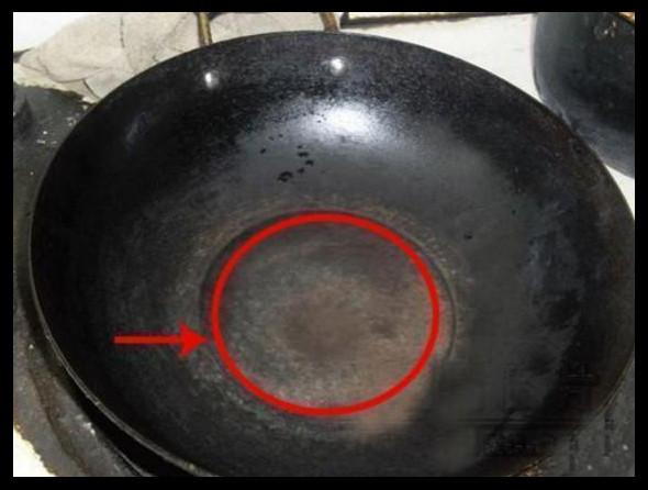 家裡如果有這種鍋千萬要扔掉，打死都不用了，長期使用危害大！