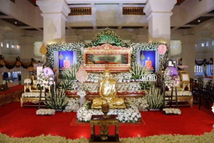 泰國高僧去世！沒想到100天後打開棺材….在場信徒全被嚇到「目睹神蹟」！ 