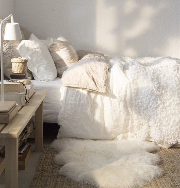 5. 拿一塊毛毯擺在床邊，讓你每天早上下床，雙腳更舒服。<!-- 電腦板-文章內插廣告-336X280 -->
<br><br>
<div align=