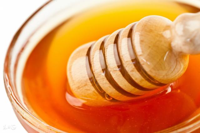泡蜂蜜是先加蜂蜜還是先加水？大部分人都錯了！難怪營養全沒了！