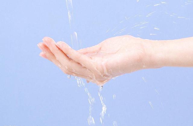 手上起小水泡是怎麼一回事？是大病的預兆？你有注意到嗎？