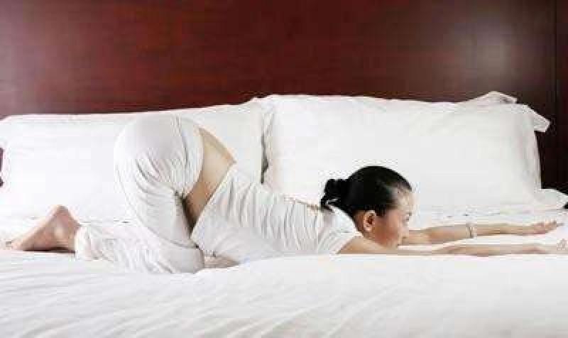 超舒暢！睡覺前的瑜伽，躺在床上就能做！只要 10分鐘，一個禮拜 就有感覺！