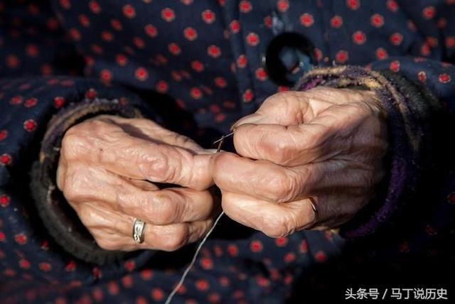 101歲老太皮膚白皙麵若桃花，問容顏不老秘訣，基本沒人能做到！