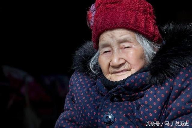 101歲老太皮膚白皙麵若桃花，問容顏不老秘訣，基本沒人能做到！