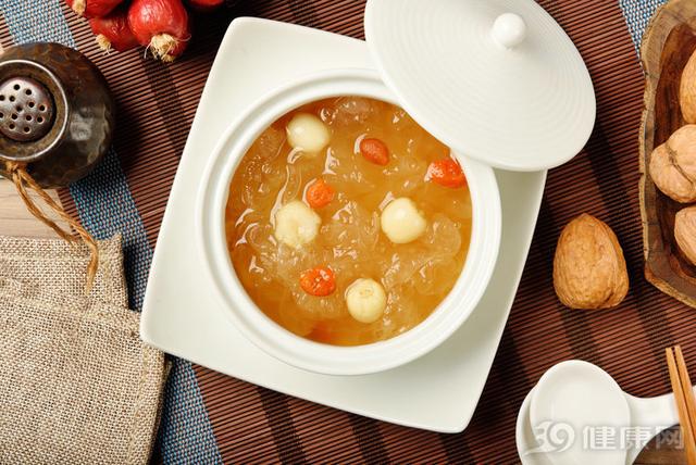 經常用銀耳燉湯，可以收穫5個益處！ 難怪老人都愛吃