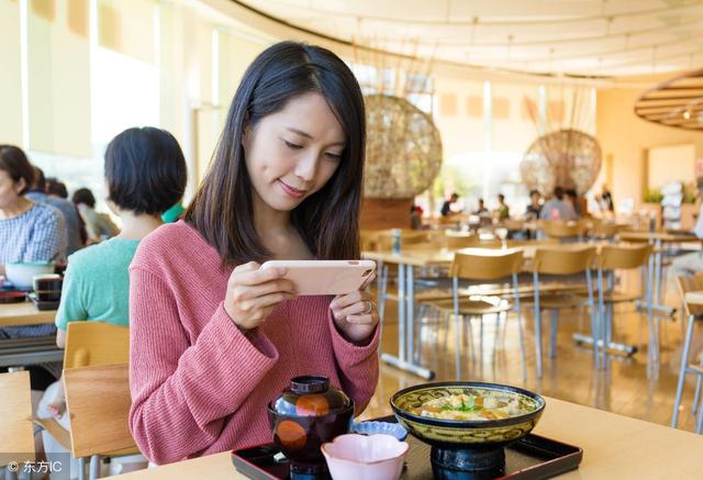 小姑子結婚，來我們家吃飯，看到她包裡的東西，我和老公提出離婚