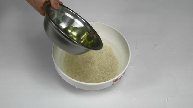 蒸米飯時一定要加這2樣東西，米飯芳香四溢，每頓可以多吃2碗
