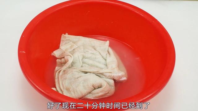 毛巾髒了別用肥皂洗了，簡單一招，臟毛巾立馬亮麗如新