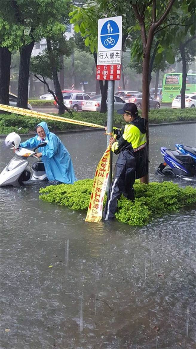 高雄豪雨成災  市區淹水