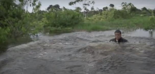 食人魚到底吃不吃人？這哥們兒，跳進亞馬遜河裡親自測試，下一秒。。。傻眼了！！！