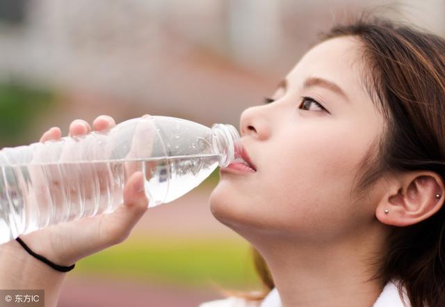 一杯水的秘密，水不是喝越多越好，95.3%的人不懂得科學喝水