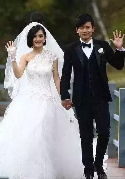 林心如結婚趙薇只給了10萬禮金，而他結婚，趙薇手一揮就是200萬