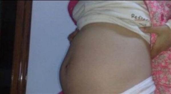 一名17歲的小女孩意外懷孕後，竟然能夠孕育出20多條老鼠....令人意外